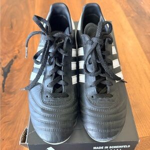 Adidas Copa Mundial Men’s size 5.5/Women’s size 7